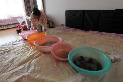 博野楼上漏水，住户失联，小区没物管，业主维权难！律师来支招……